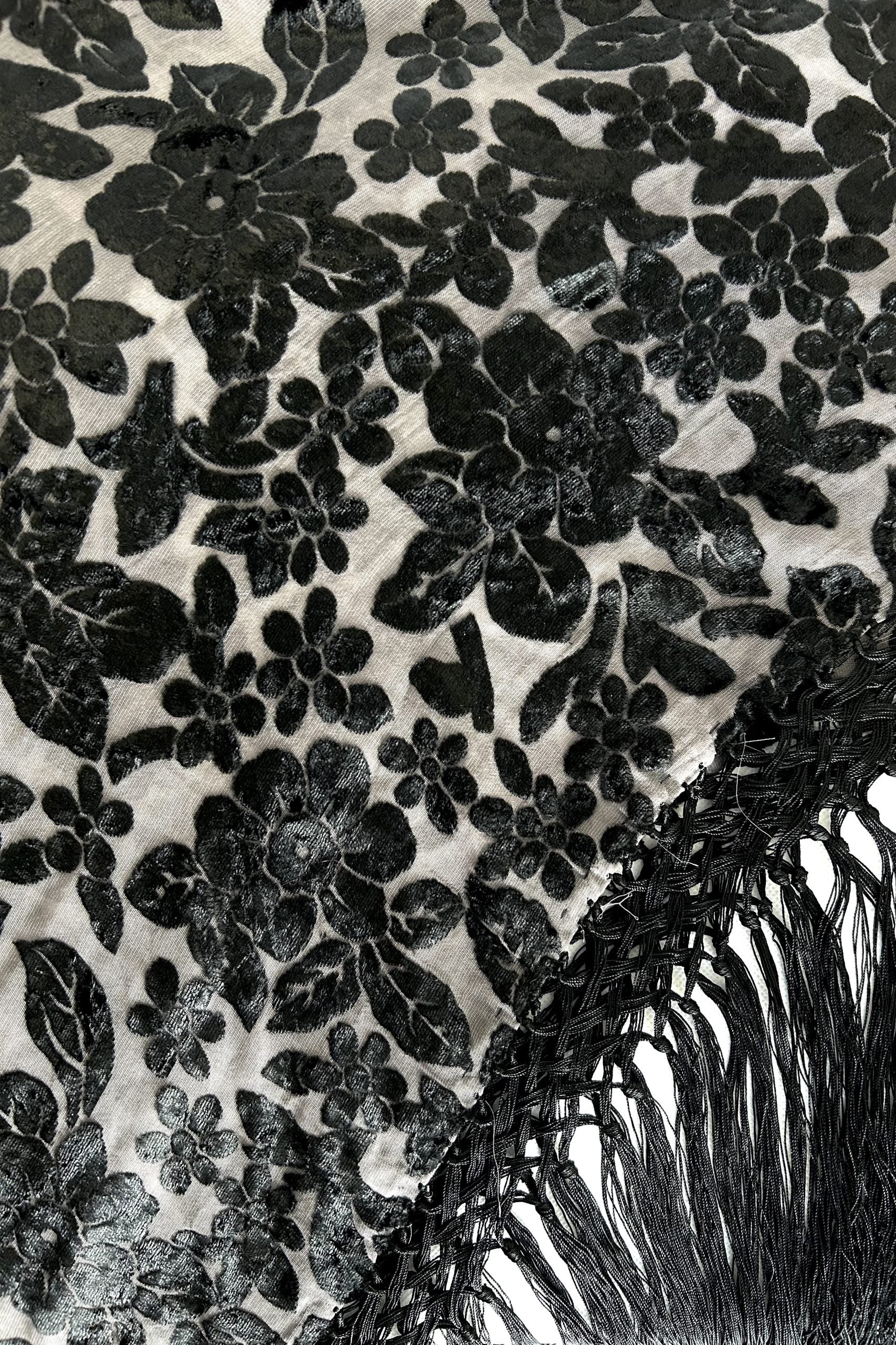 Velvet shawl