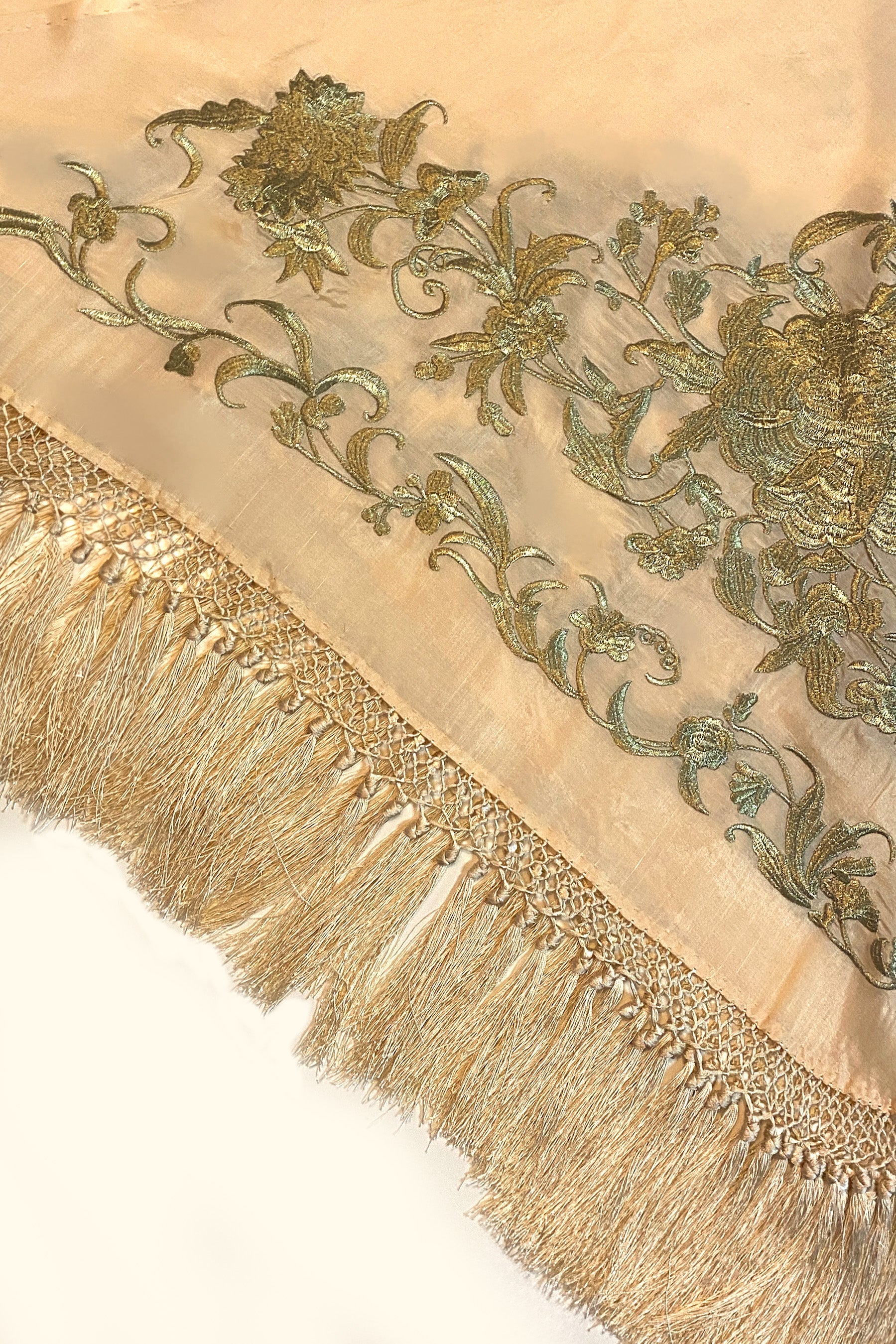 Mantoncillo Bordado Dorado Beige