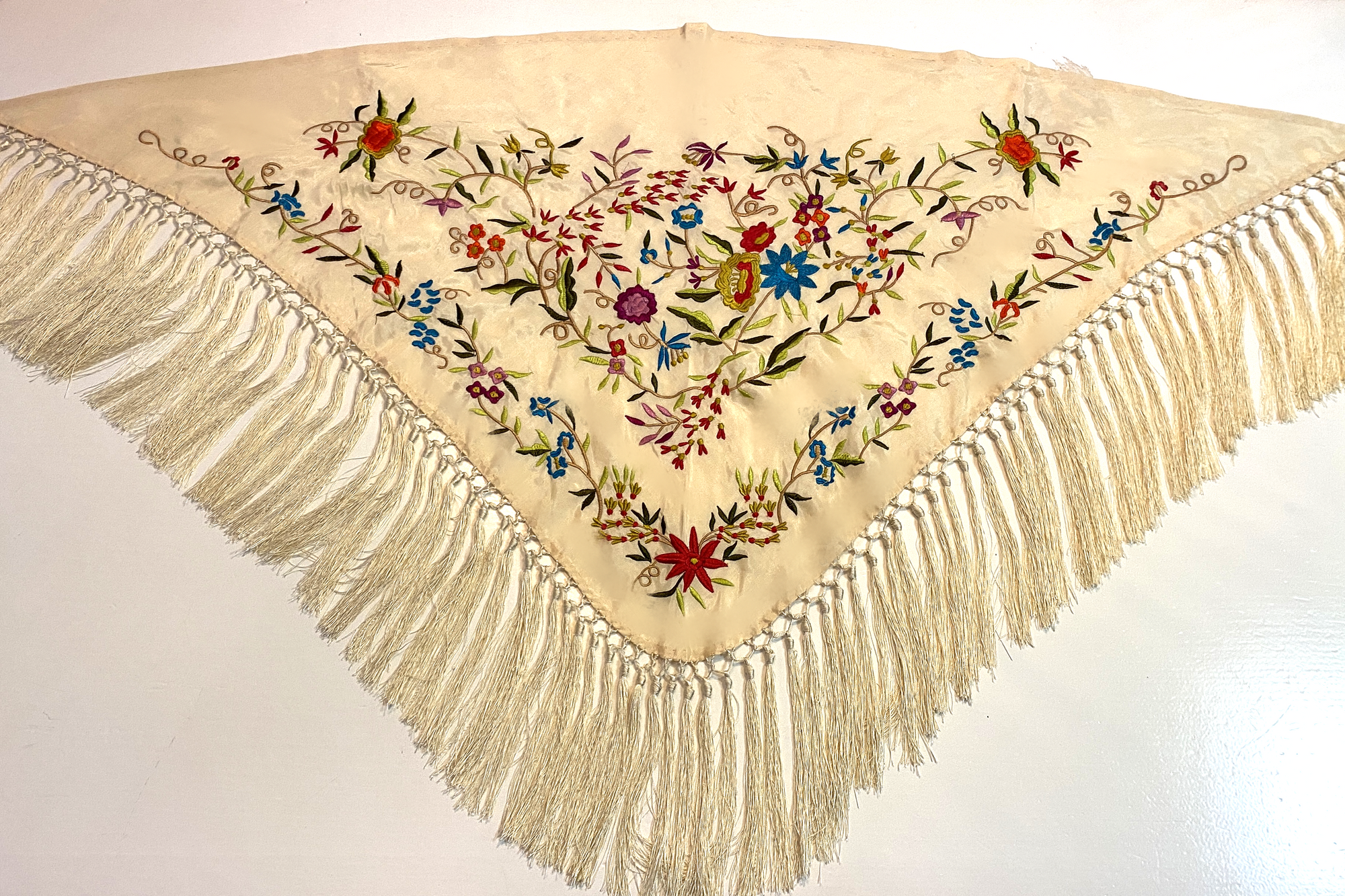 Mantoncillo Bordado Margaritas Beige
