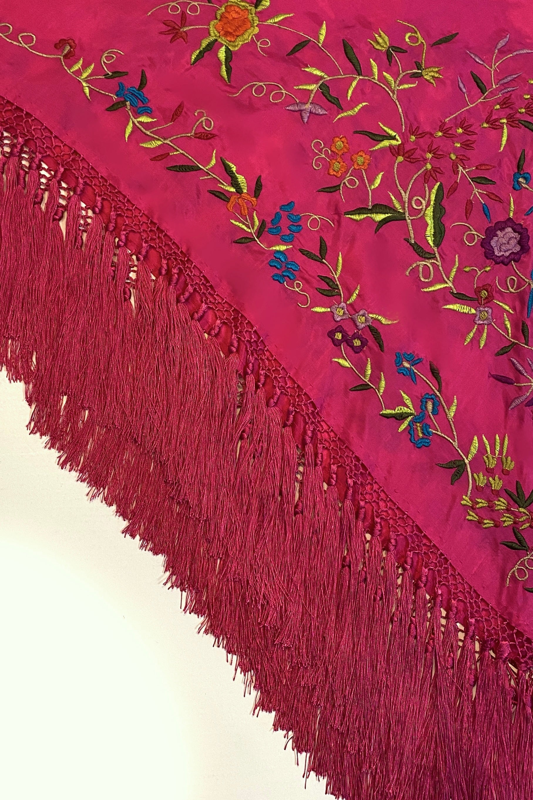 Mantoncillo Bordado Margaritas Fucsia