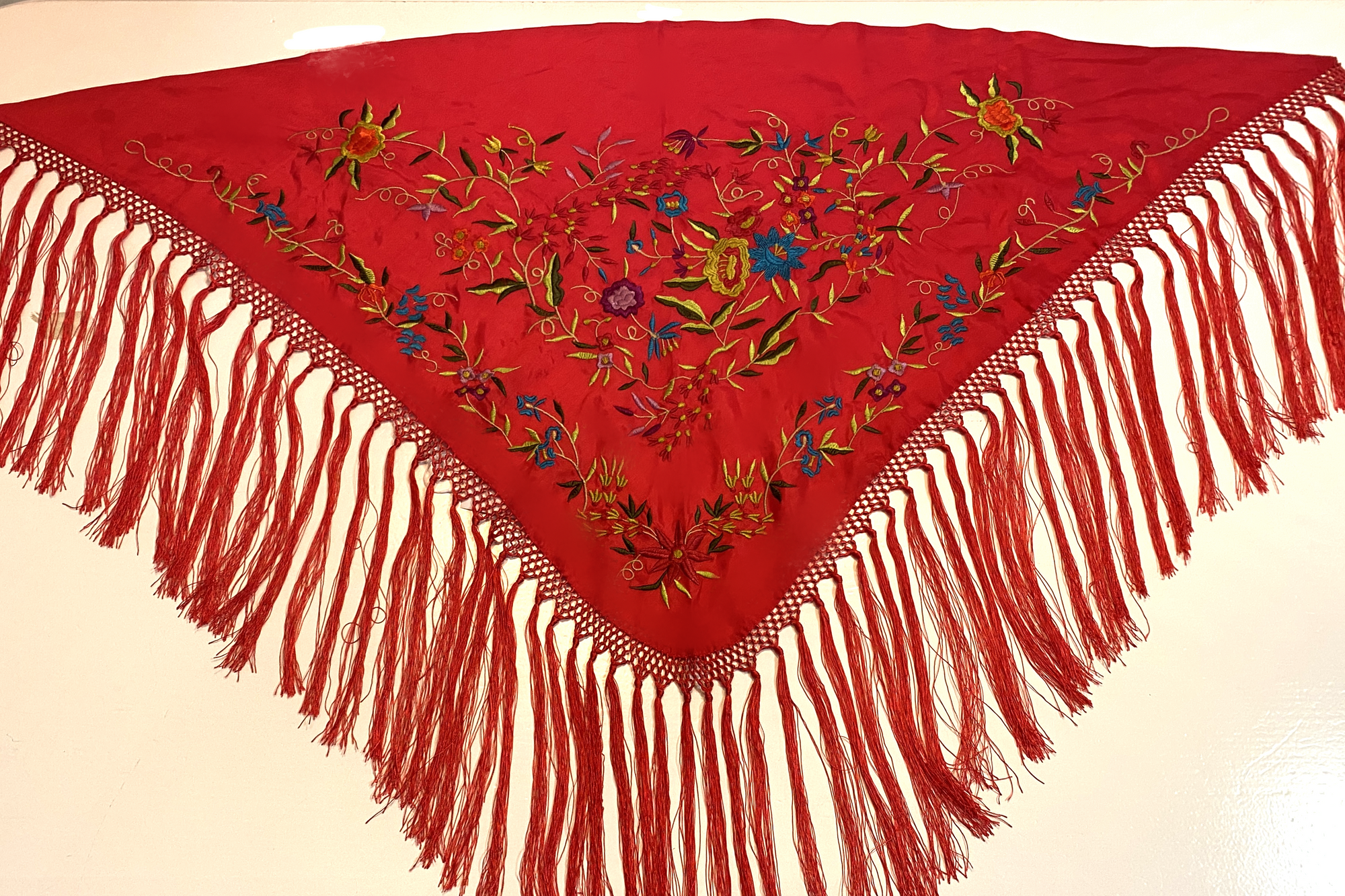 Mantoncillo Bordado Margaritas Rojo