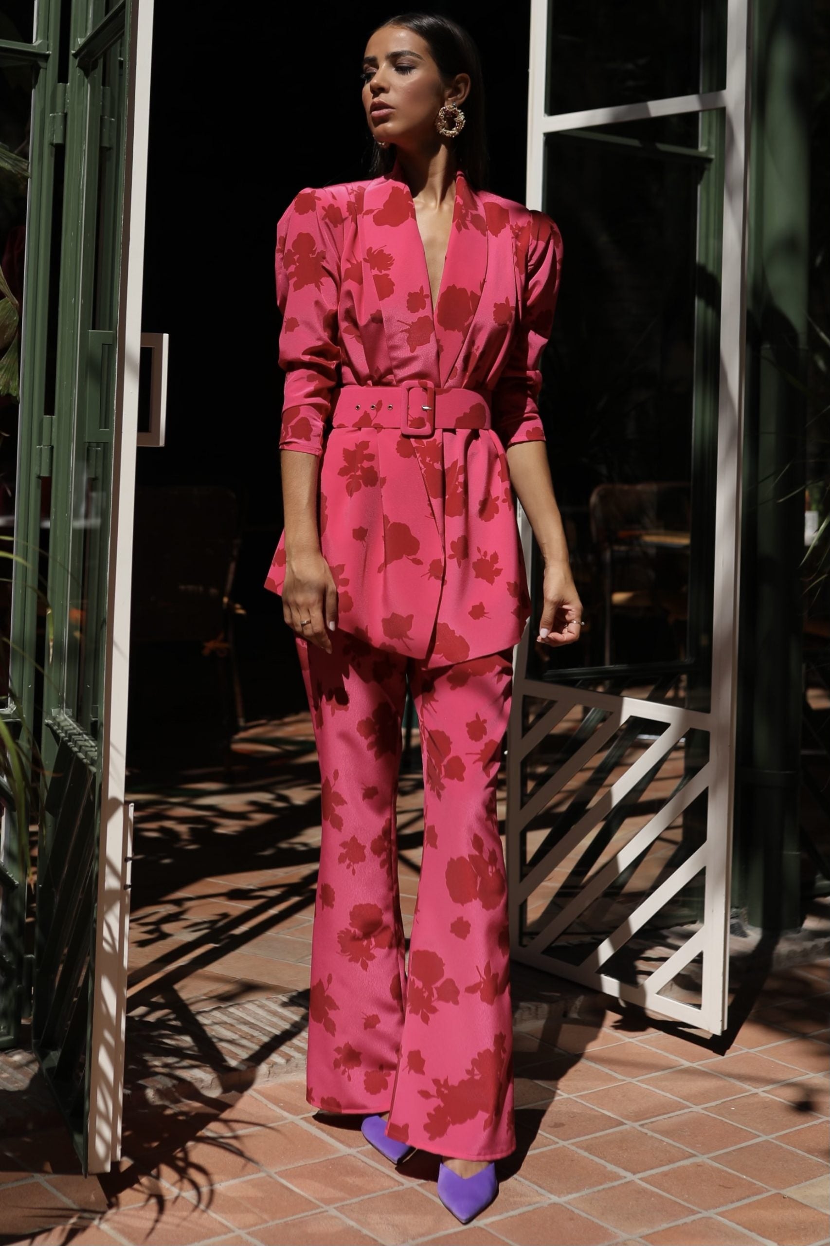 Traje Alex Buganvilla Flores Burdeos