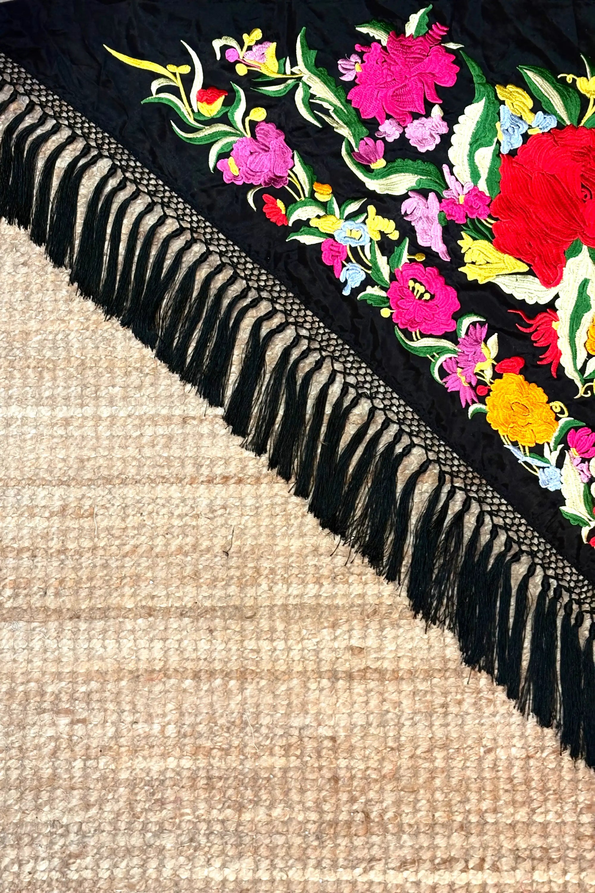 Mantoncillo Flamenca Bordado Multicolor Negro
