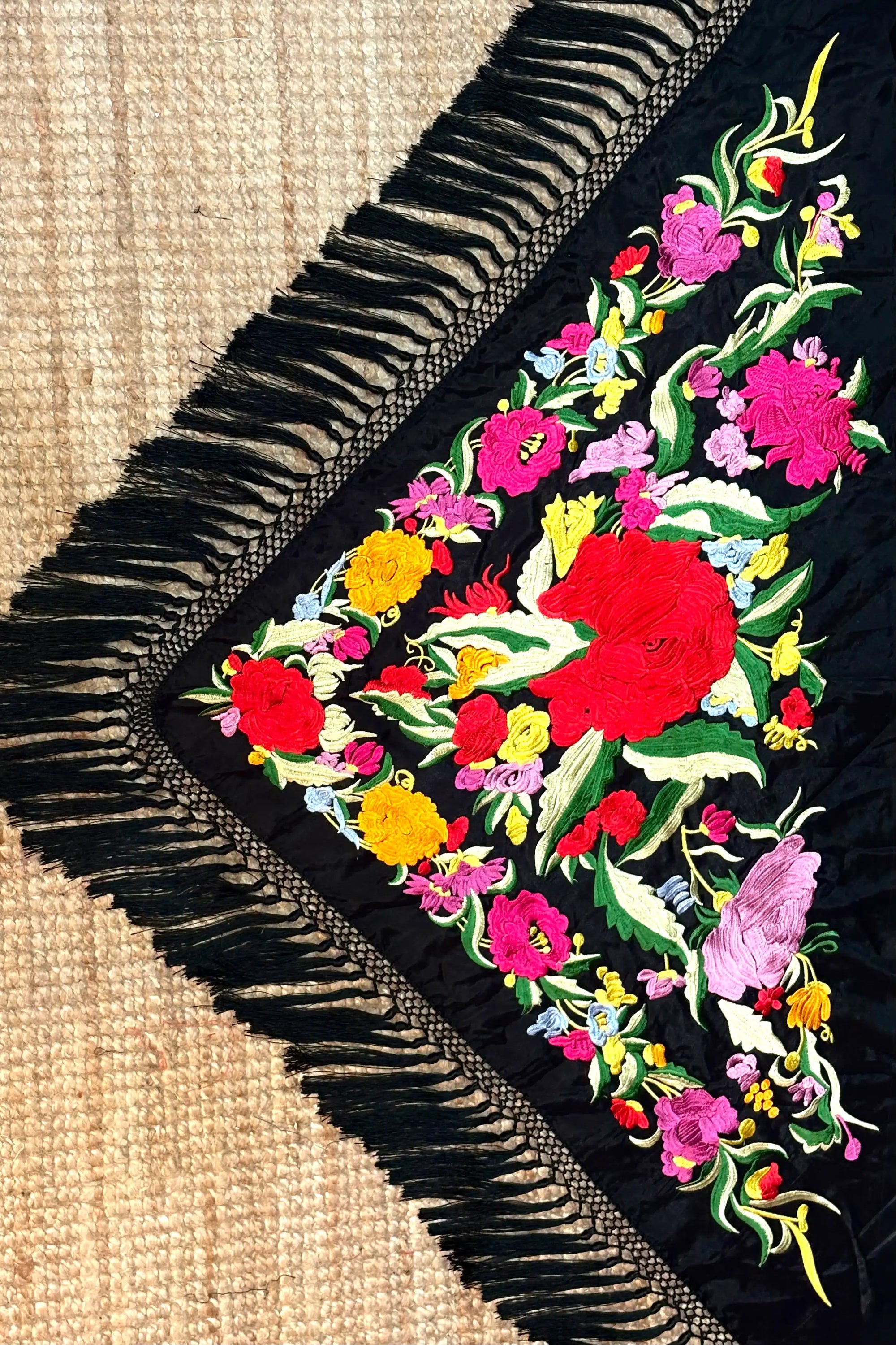 Mantoncillo Flamenca Bordado Multicolor Negro