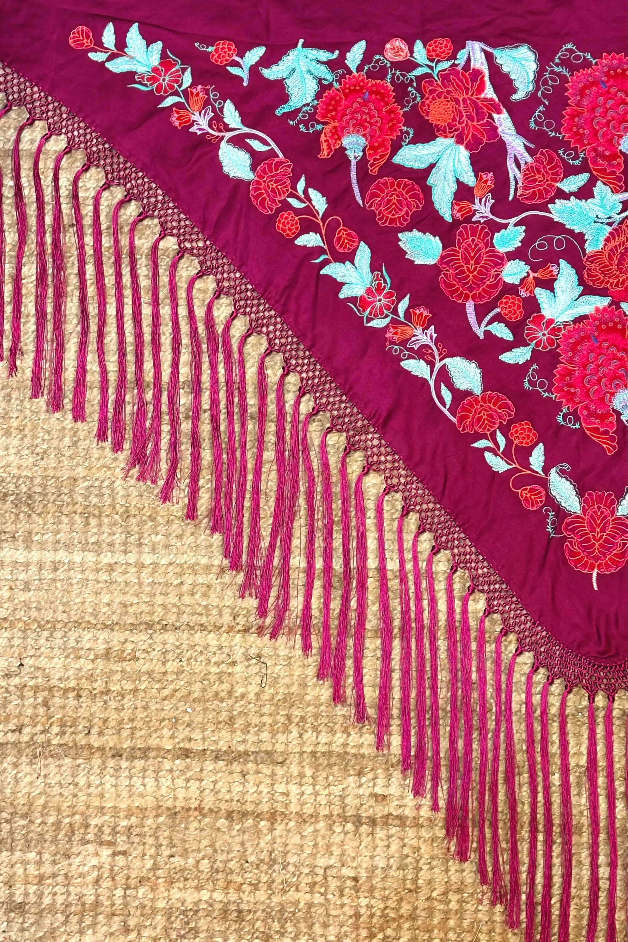 Mantoncillo Flamenca Bordado Maxi Clavel Buganvilla
