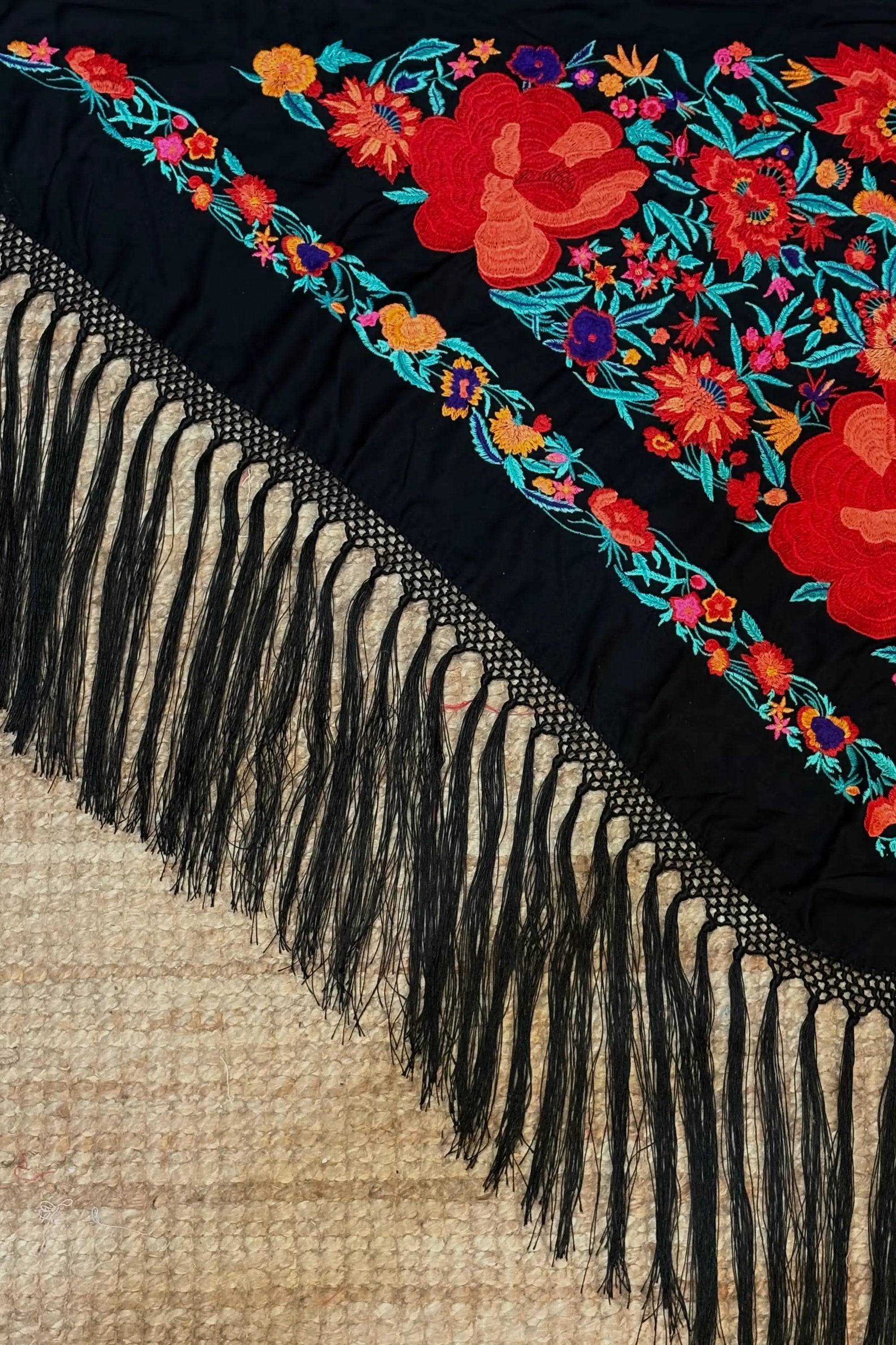 Mantoncillo Flamenca Bordado Roseta Negro