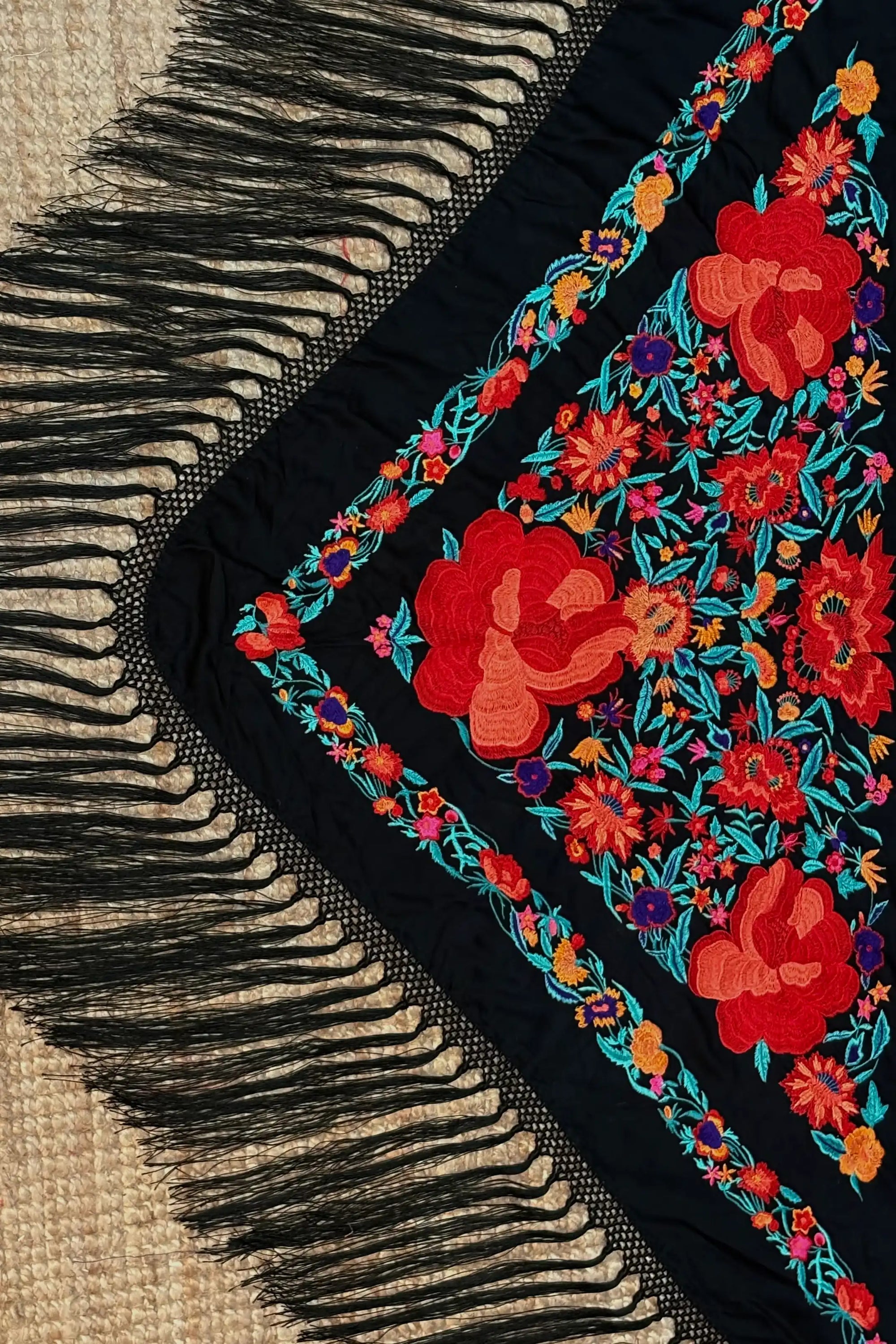 Mantoncillo Flamenca Bordado Roseta Negro