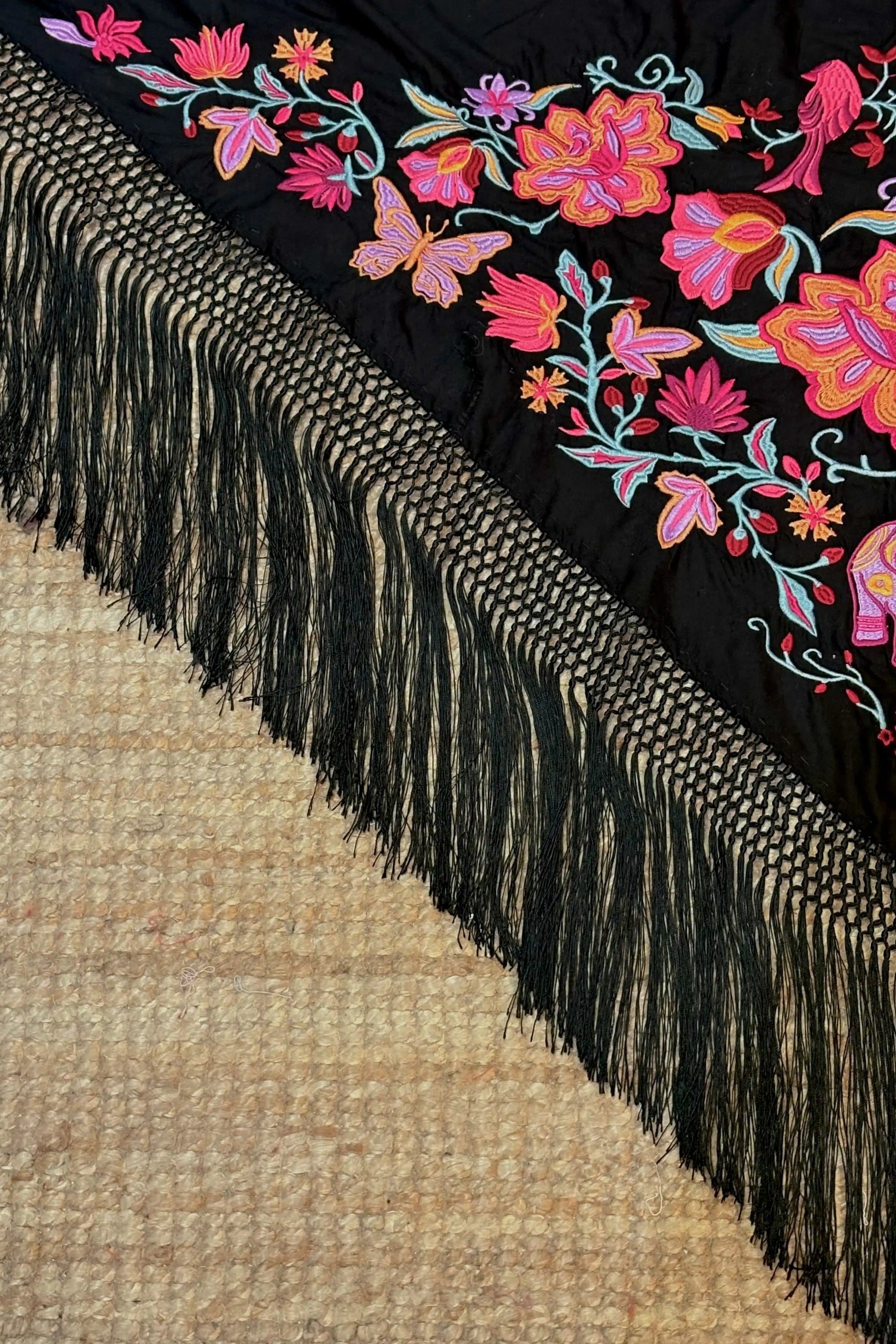 Mantoncillo Flamenca Bordado India Negro