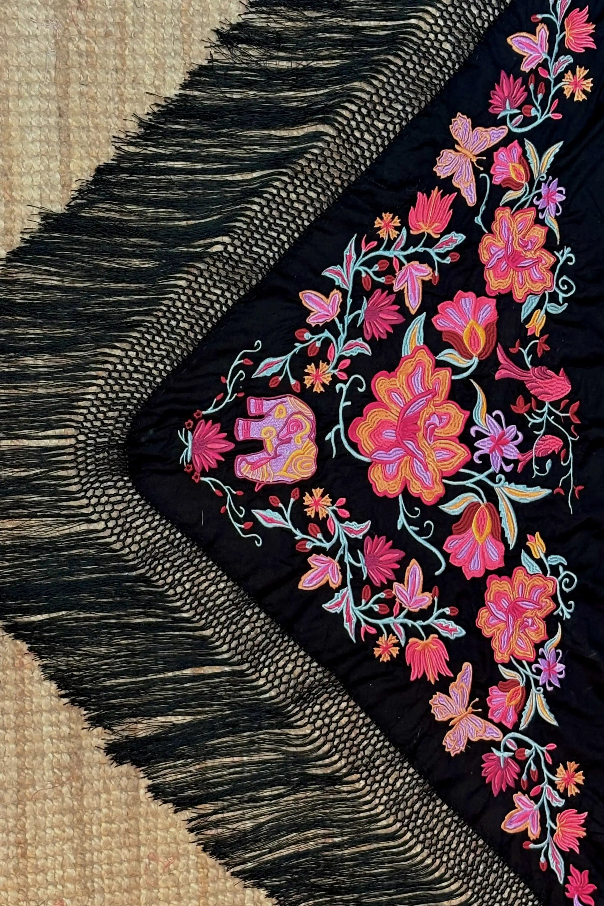 Mantoncillo Flamenca Bordado India Negro