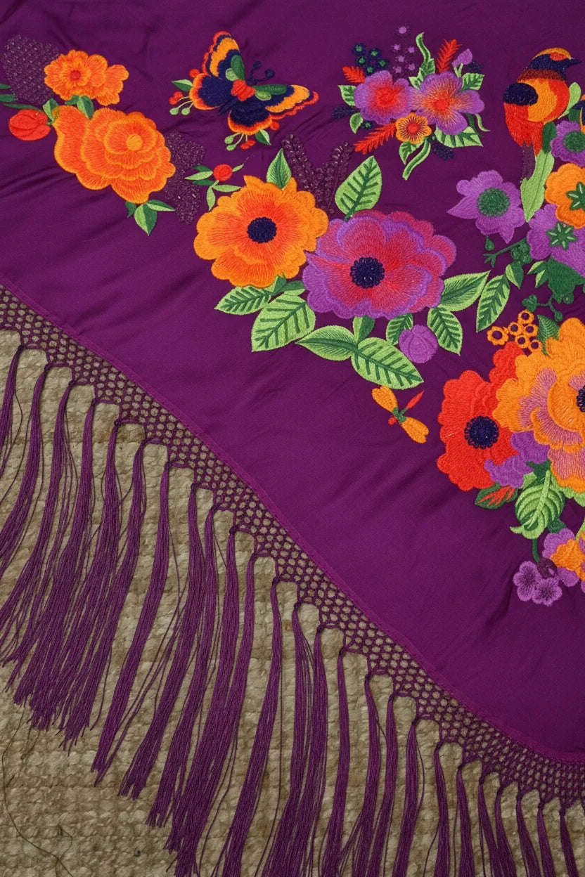 Mantoncillo Flamenca Bordado Seda Uvas Morado