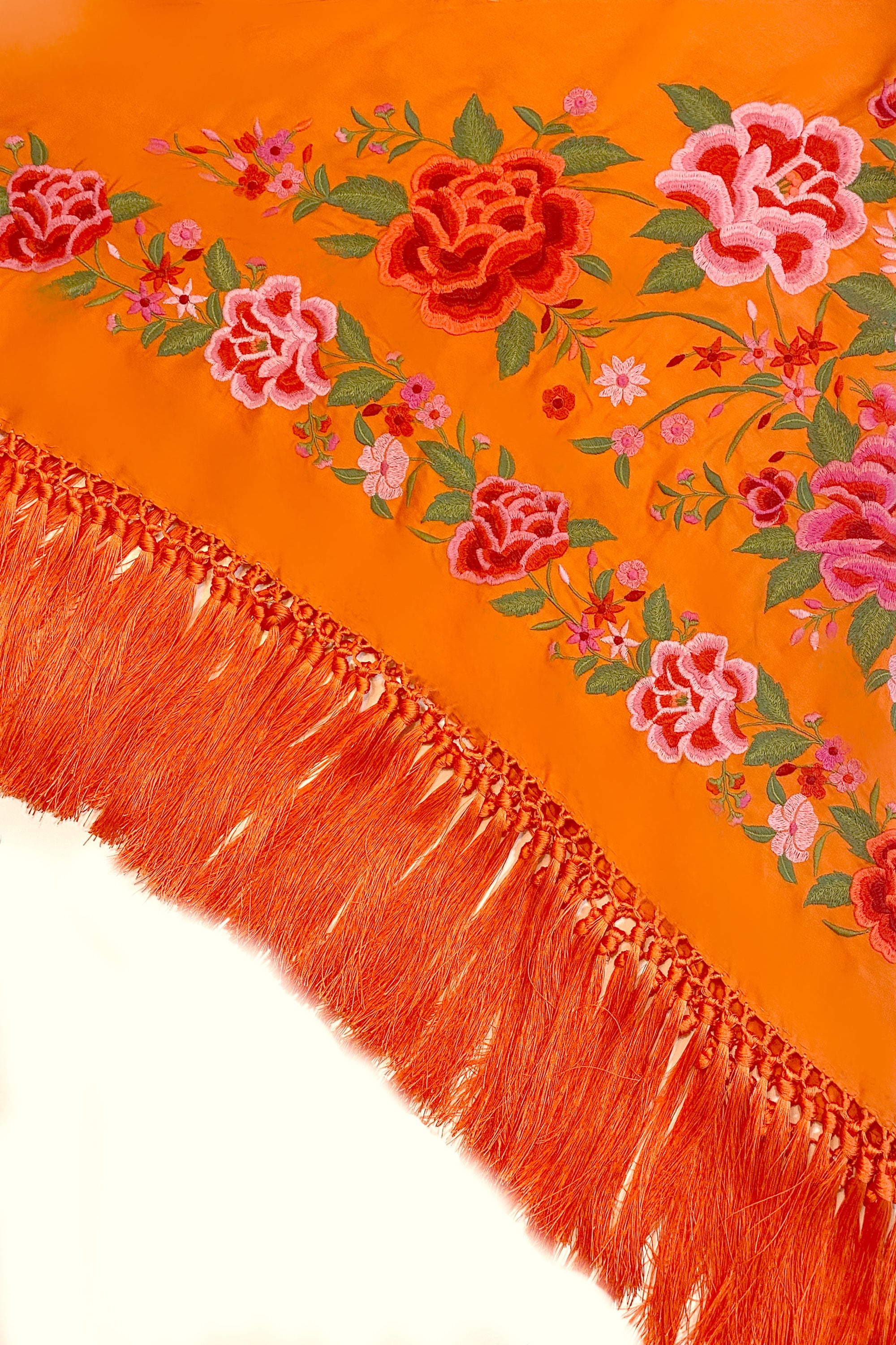 Mantoncillo  Bordado Rosas Naranja